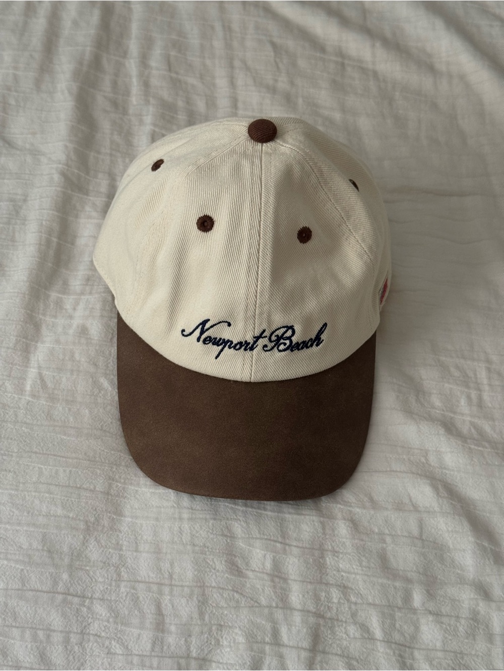 Brandy Melville Newport Beach Two-Tone Cap — Cream & Brown